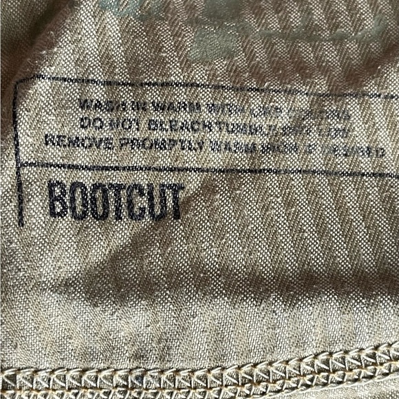 7 FOR ALL MANKIND MEDIUM WASH DISTRESSED BOOTCUT SZ 32 - Picture 8 of 10